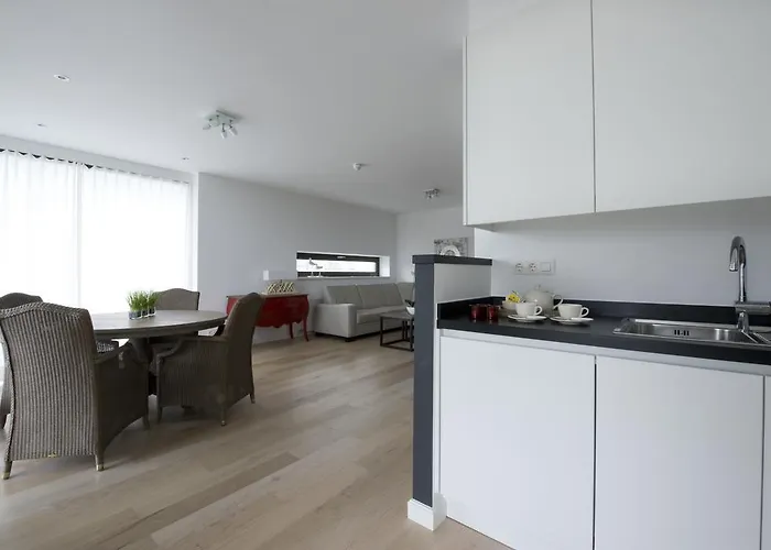 Which hotels are closest to Amsterdam Airport Schiphol? Zeeland