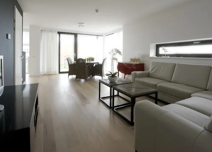 Which hotels are closest to Amsterdam Airport Schiphol? Hotel