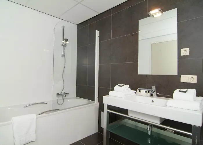 Hotel Which hotels are closest to Amsterdam Airport Schiphol? Zeeland