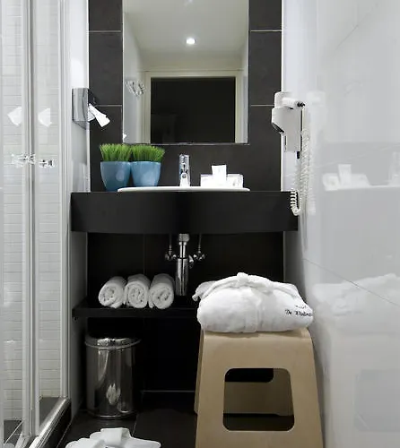 Which hotels are closest to Amsterdam Airport Schiphol? Hotel Zeeland