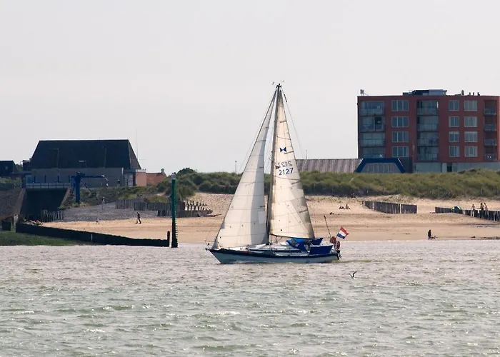 Which hotels are closest to Amsterdam Airport Schiphol?