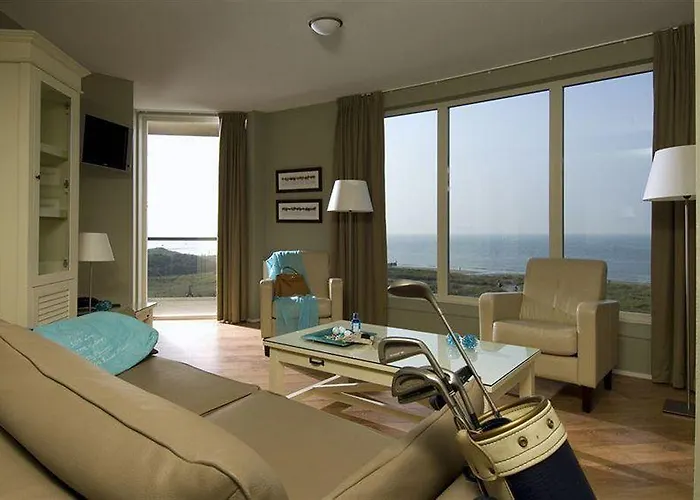 Which hotels are closest to Amsterdam Airport Schiphol? 4* Zeeland