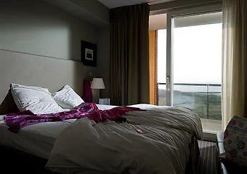 Which hotels are closest to Amsterdam Airport Schiphol? 4*