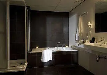 Which hotels are closest to Amsterdam Airport Schiphol? Hotel Zeeland