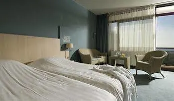 Which hotels are closest to Amsterdam Airport Schiphol? 4* Zeeland