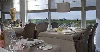 Which hotels are closest to Amsterdam Airport Schiphol? 4*