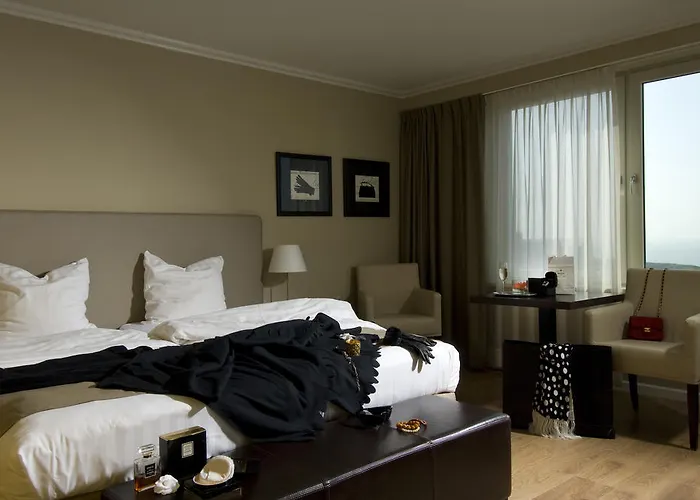 ¿Qué aeropuertos son los más cercanos a Aeropuerto de Ámsterdam-Schiphol? Hotel Zelanda